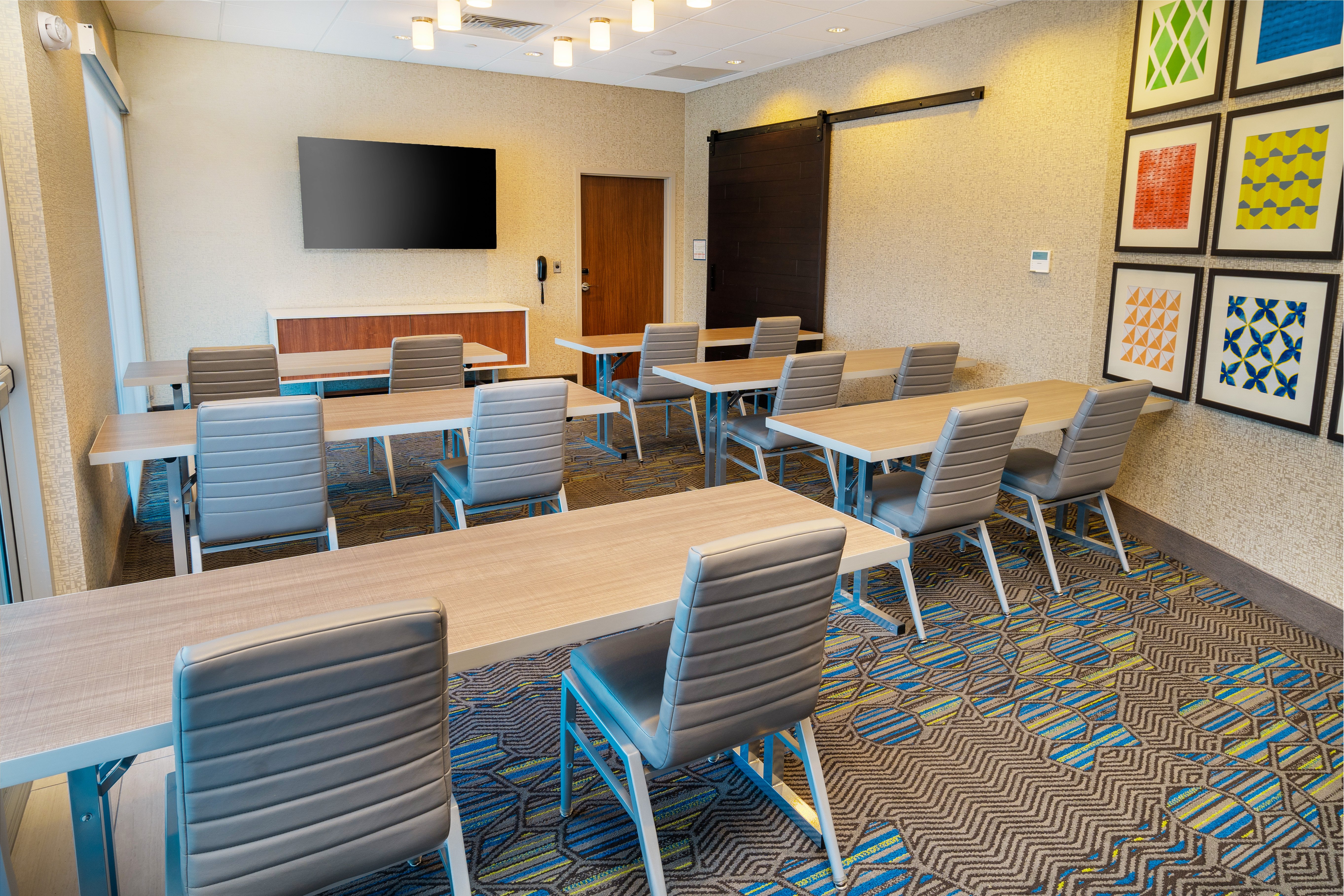 hol inn exp and suites las vegas e tropicana