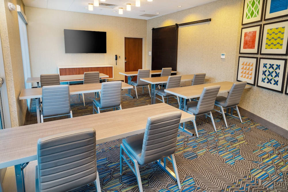 hol inn exp and suites las vegas e tropicana