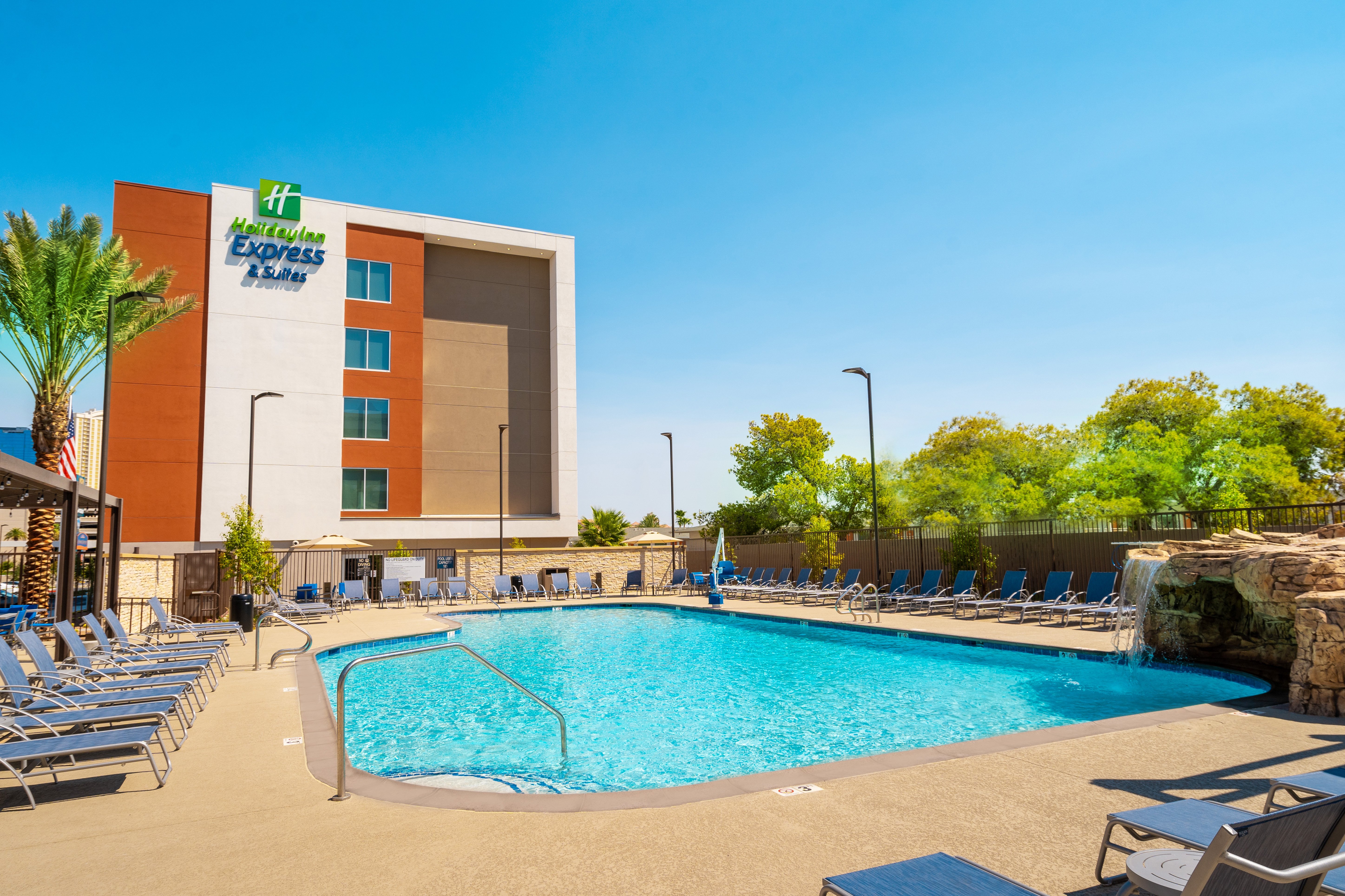 hol inn exp and suites las vegas e tropicana