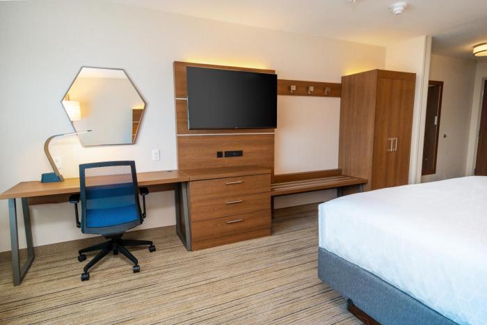 hol inn exp and suites las vegas e tropicana