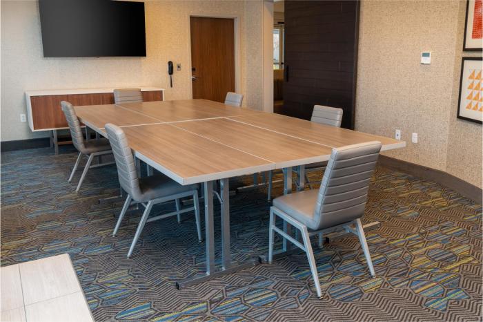 hol inn exp and suites las vegas e tropicana