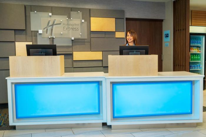 hol inn exp and suites las vegas e tropicana