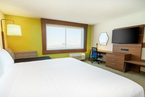 hol inn exp and suites las vegas e tropicana