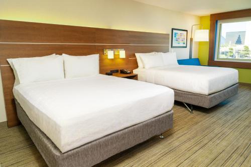 hol inn exp and suites las vegas e tropicana