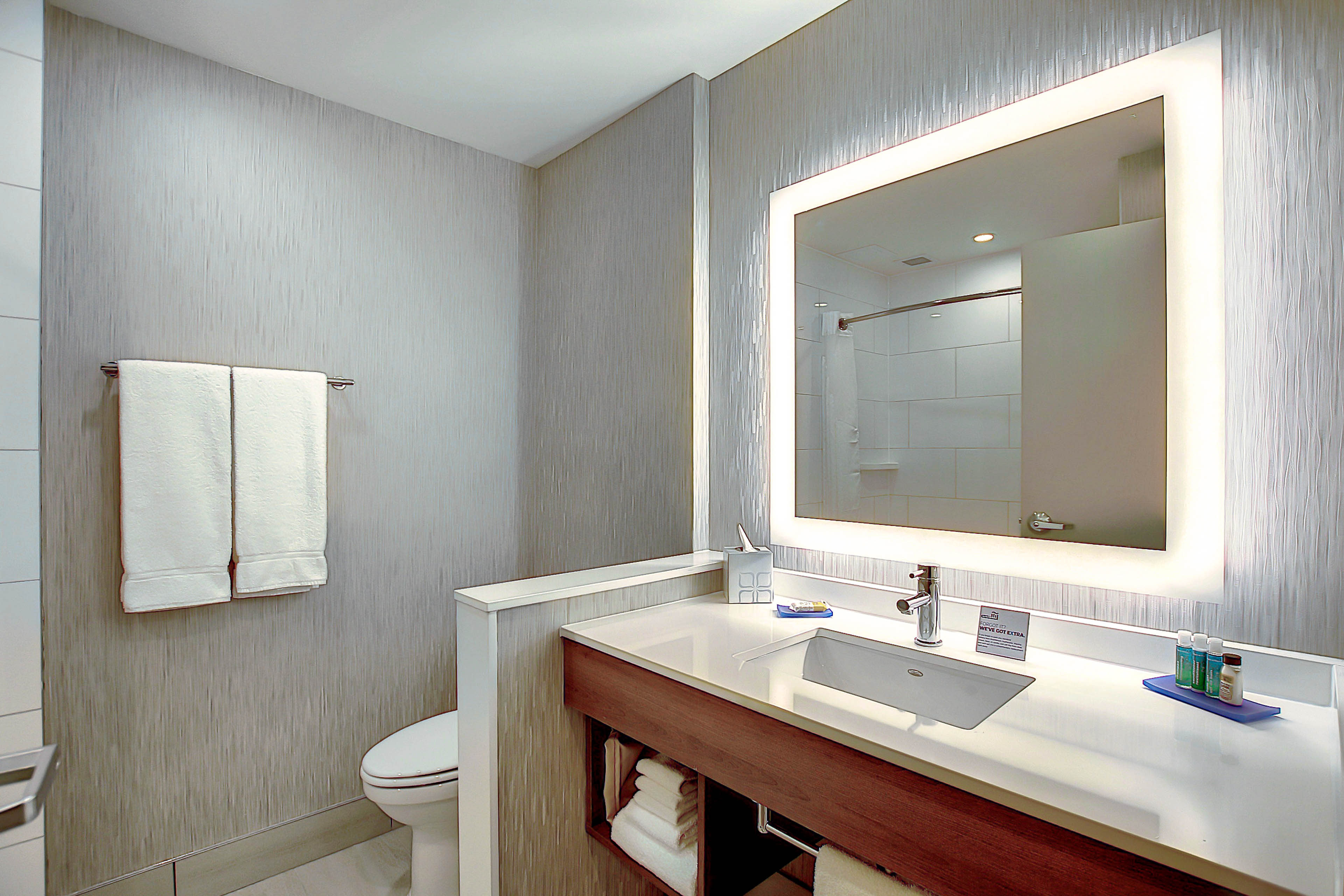 holiday inn express and suites calgary airport trail