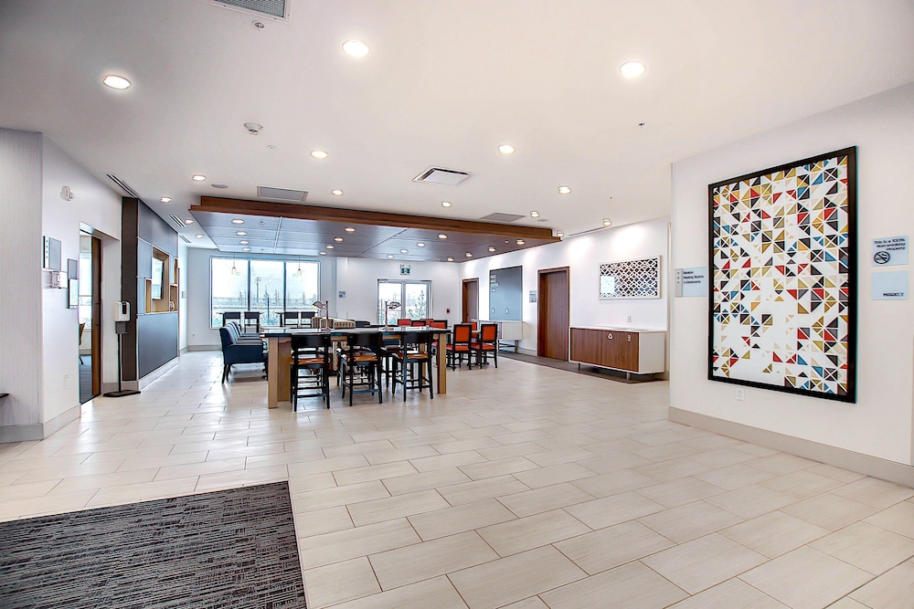 holiday inn express and suites calgary airport trail