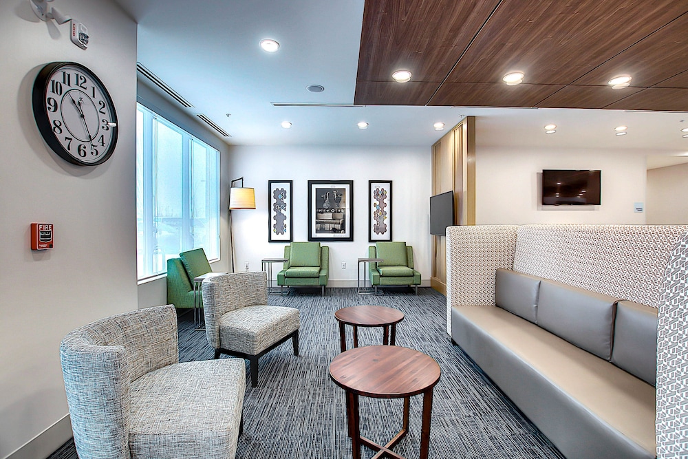 holiday inn express and suites calgary airport trail