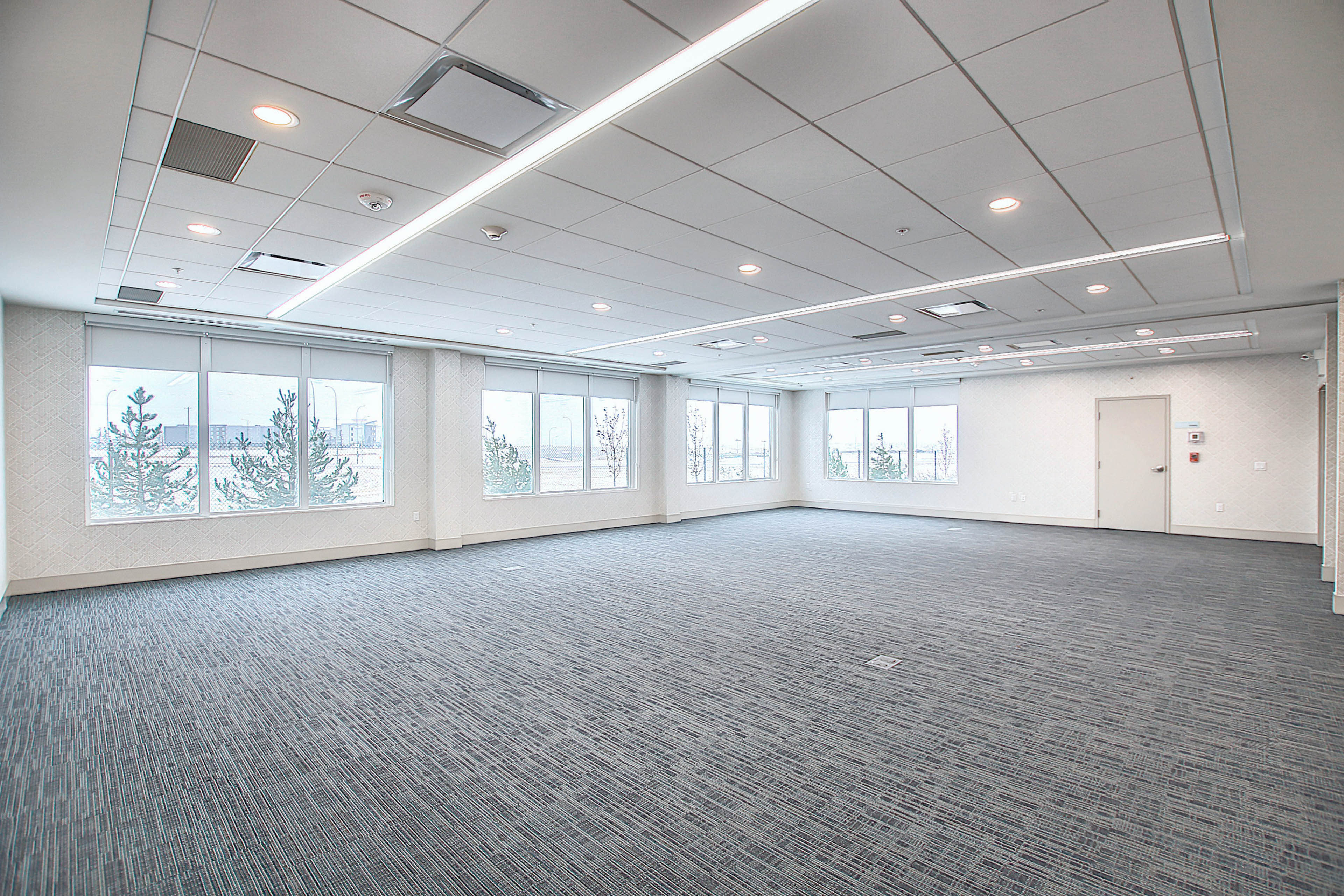 holiday inn express and suites calgary airport trail