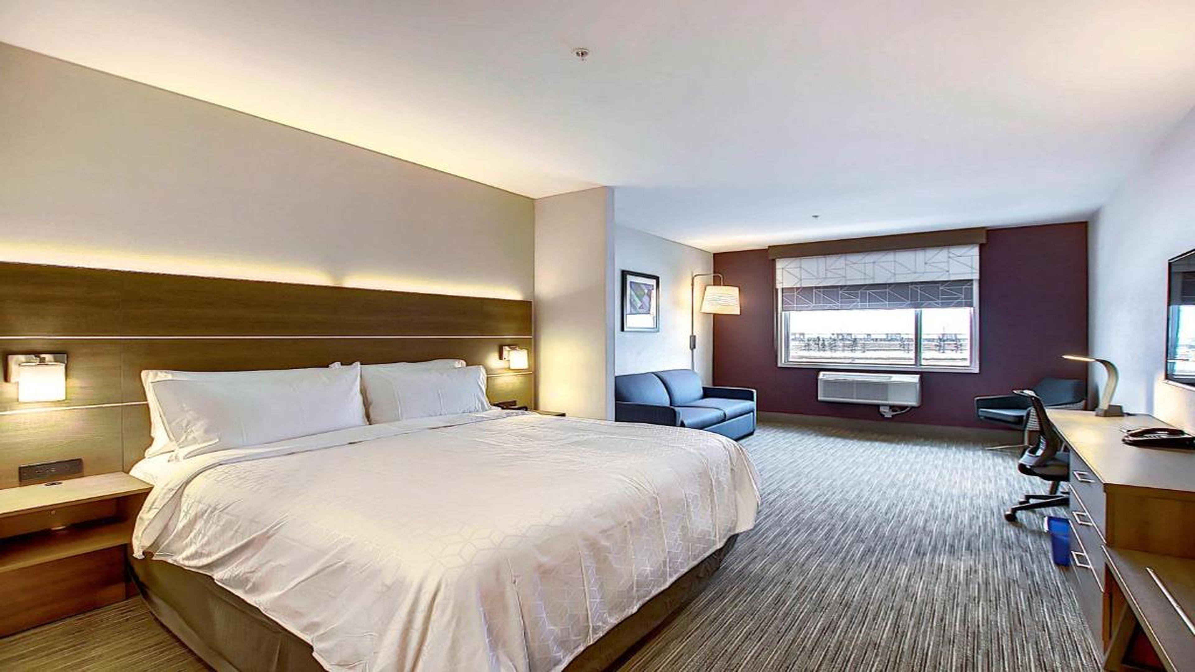 holiday inn express and suites calgary airport trail