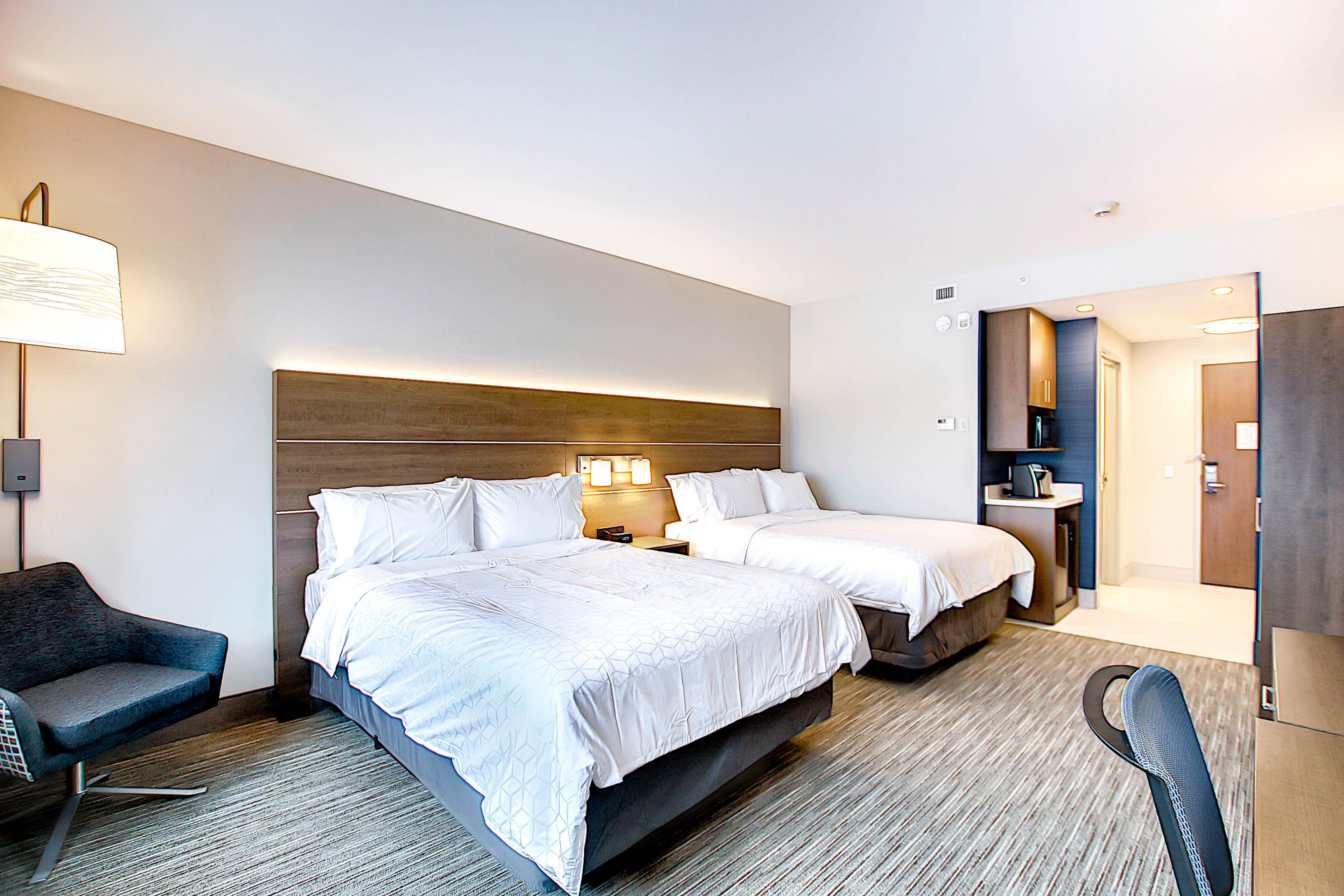 holiday inn express and suites calgary airport trail