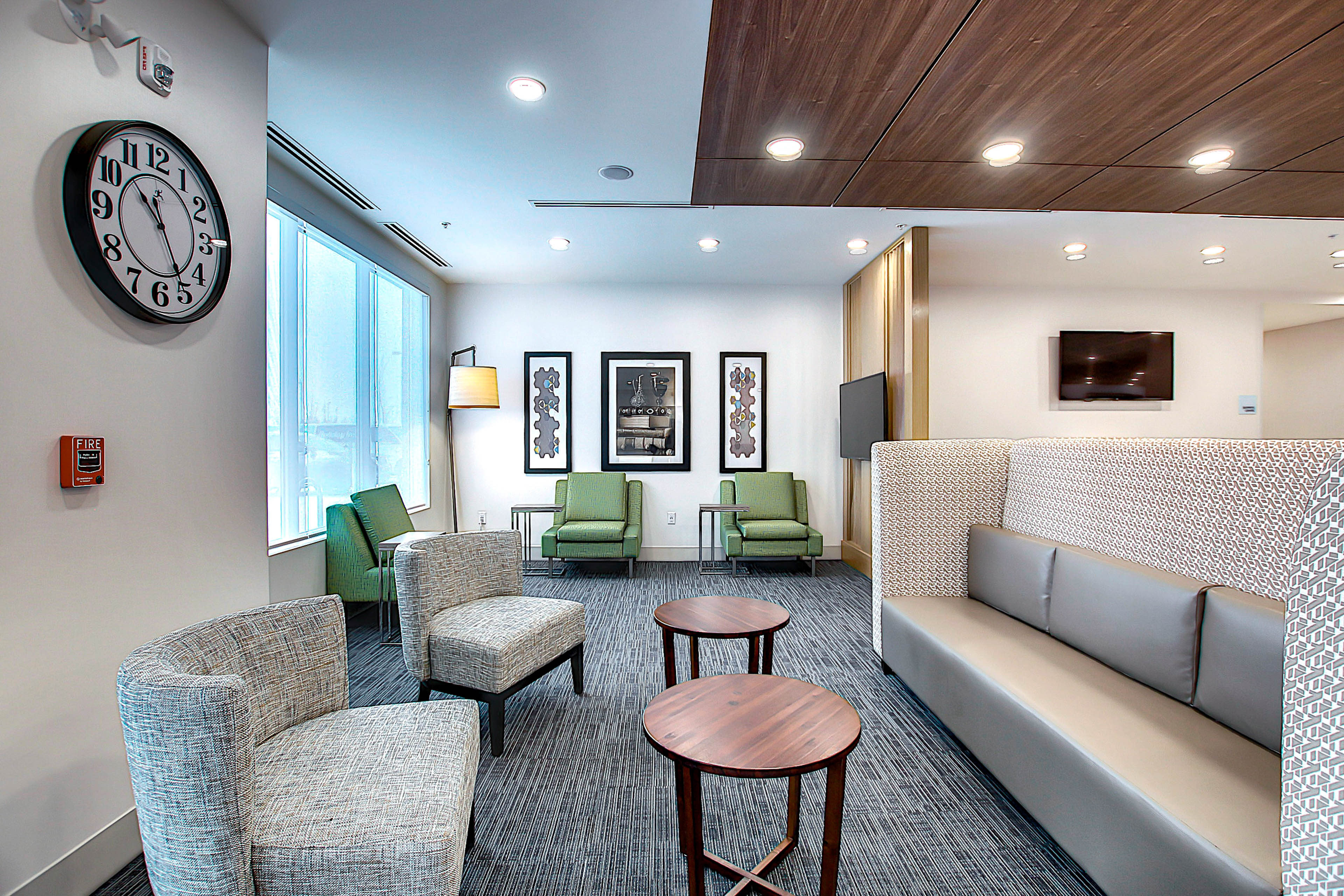 holiday inn express and suites calgary airport trail