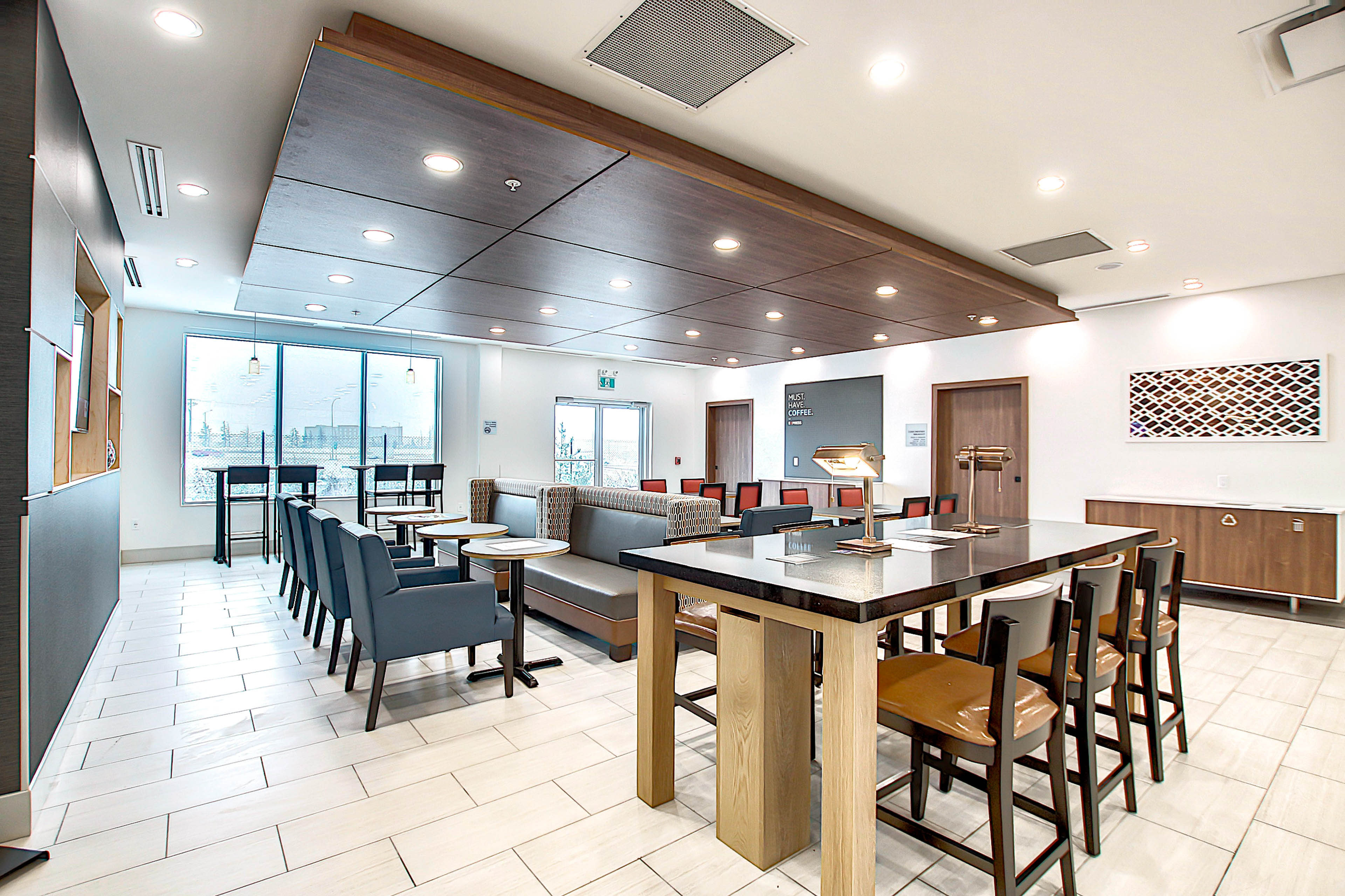 holiday inn express and suites calgary airport trail