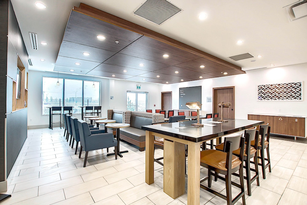 holiday inn express and suites calgary airport trail
