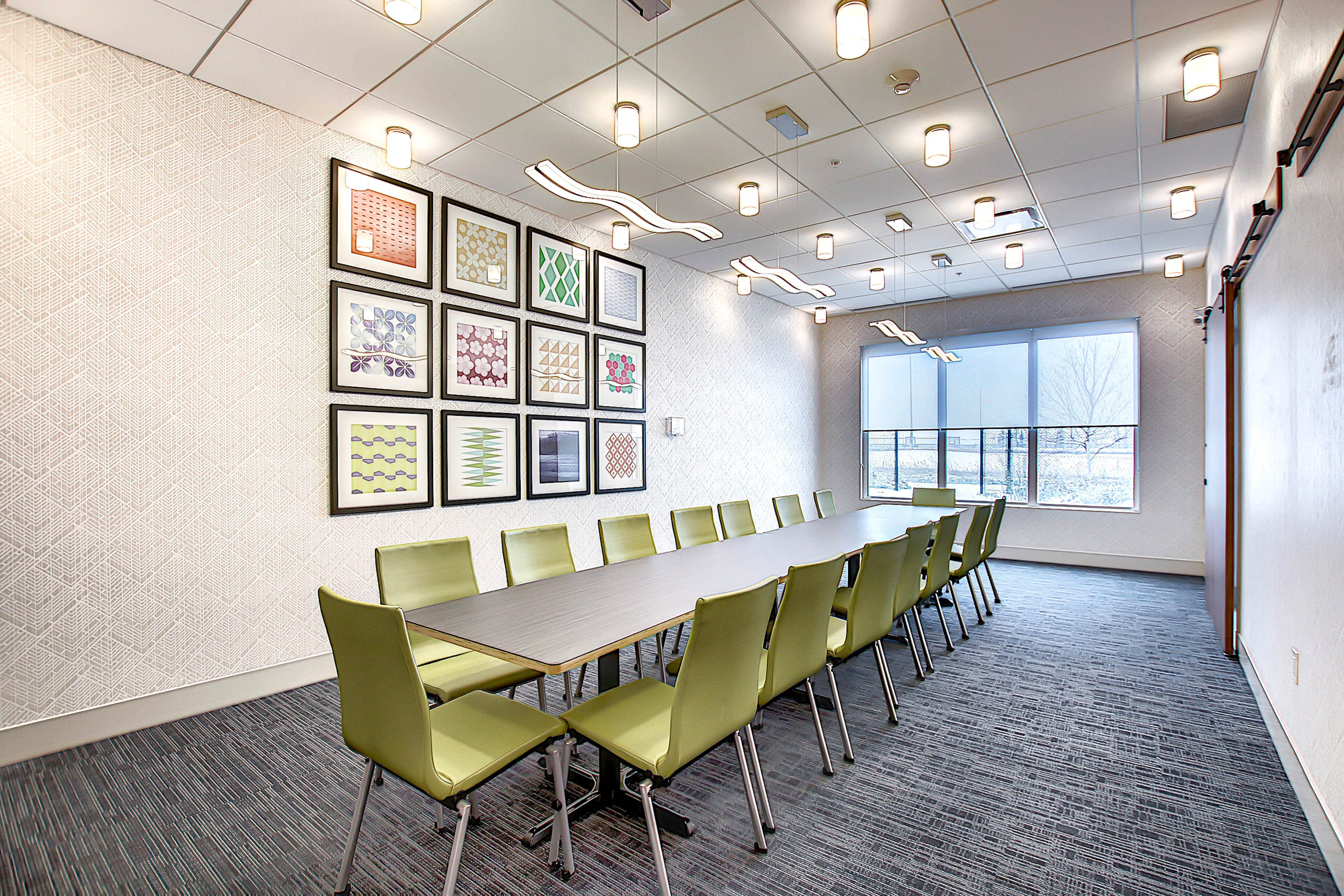 holiday inn express and suites calgary airport trail