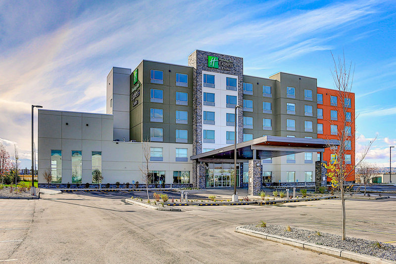 holiday inn express and suites calgary airport trail