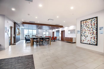 Holiday Inn Express & Suites Calgary Airport Trail,Calgary>>Balzac,2.5 star