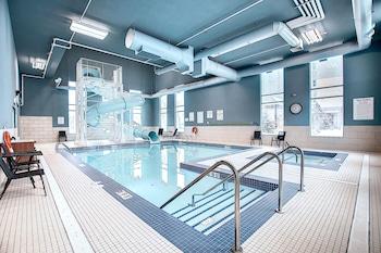 Holiday Inn Express & Suites Calgary Airport Trail,Calgary>>Balzac,2.5 star