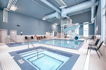 Holiday Inn Express & Suites Calgary Airport Trail,Calgary>>Balzac,2.5 star