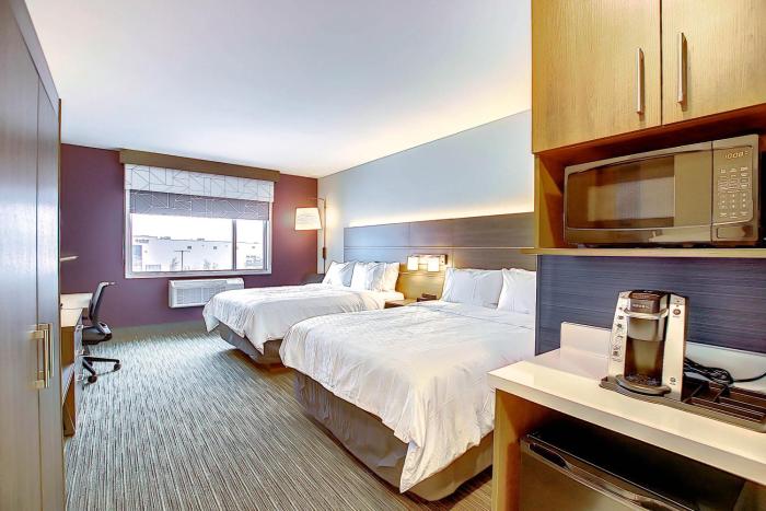 holiday inn express and suites calgary airport trail
