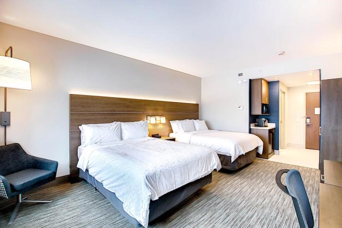 holiday inn express and suites calgary airport trail