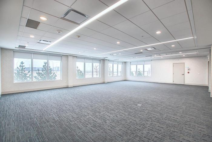 holiday inn express and suites calgary airport trail