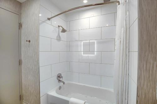 holiday inn express and suites calgary airport trail