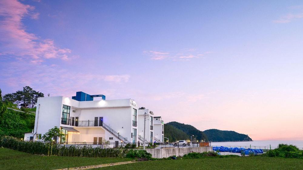 the haru oceanview pension