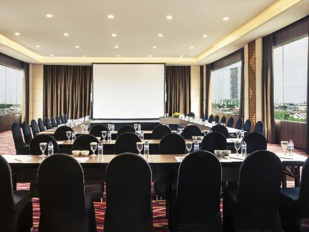 mercure surabaya grand miram