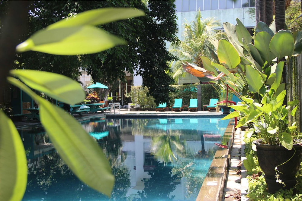 mercure surabaya grand miram