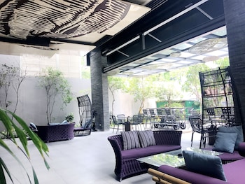 mercure surabaya grand miram