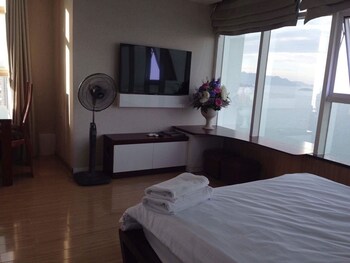 ideal time apartment