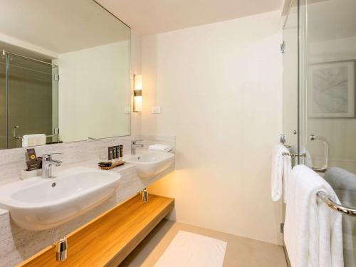 novotel suites manila at acqua