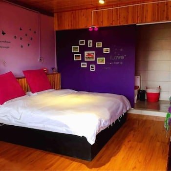 happy times theme inn