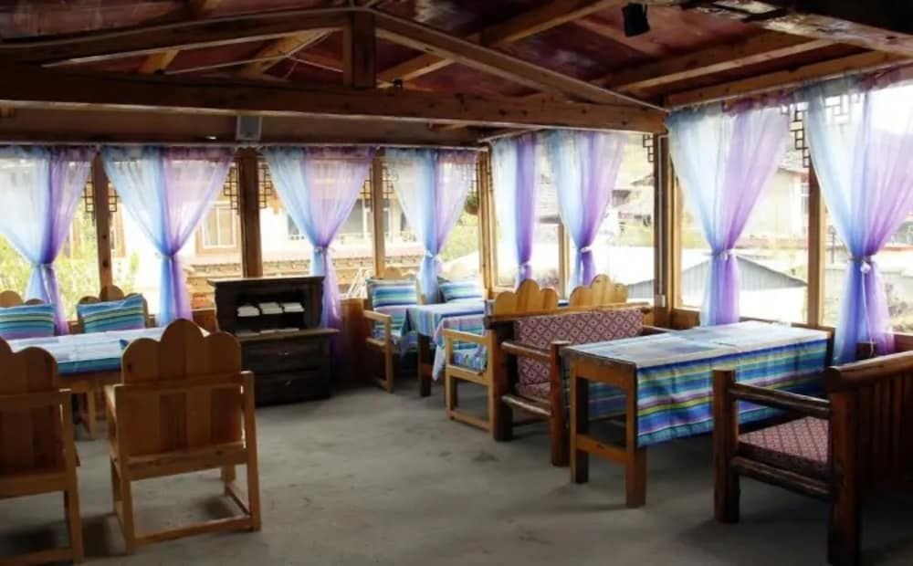 happy times theme inn