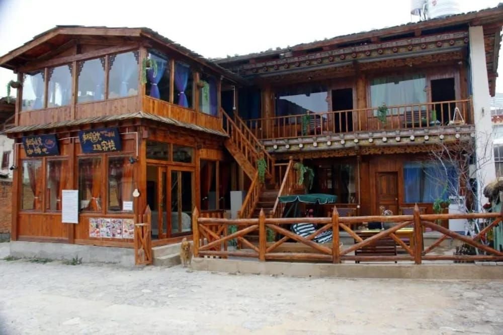 happy times theme inn