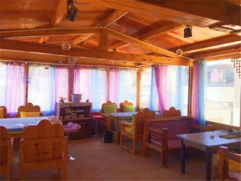 happy times theme inn
