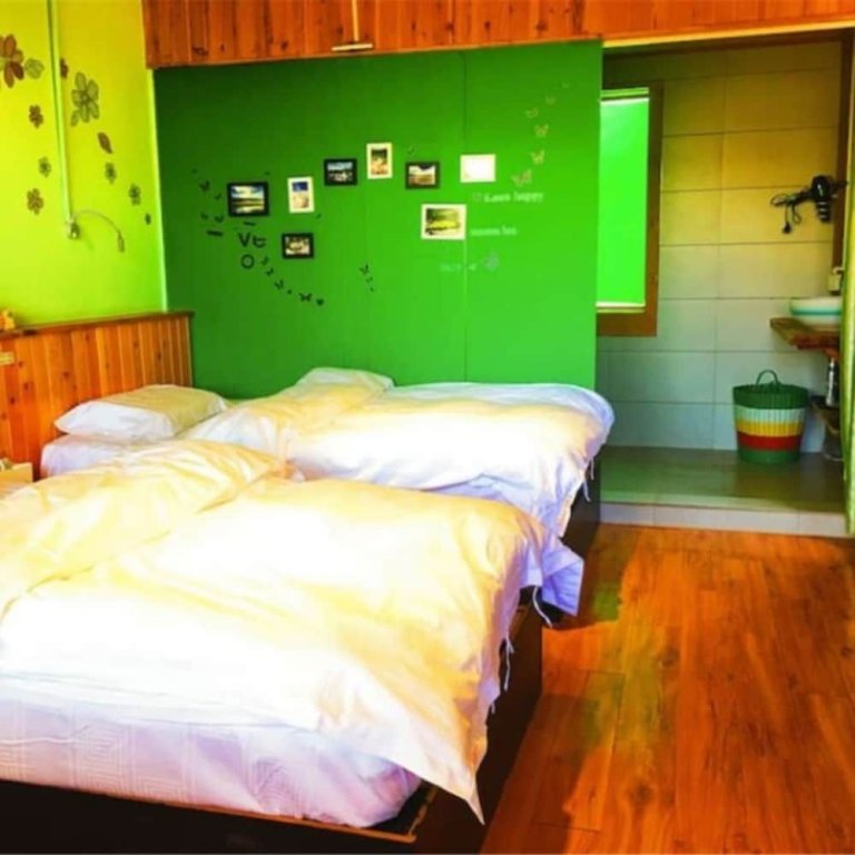 happy times theme inn
