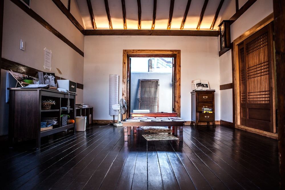 bonghwangjae hanok