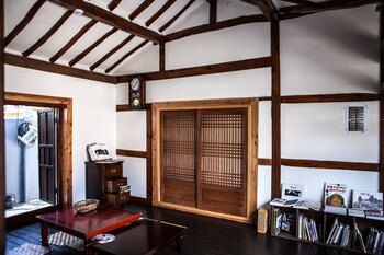 bonghwangjae hanok