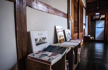bonghwangjae hanok
