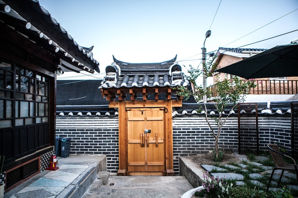 bonghwangjae hanok