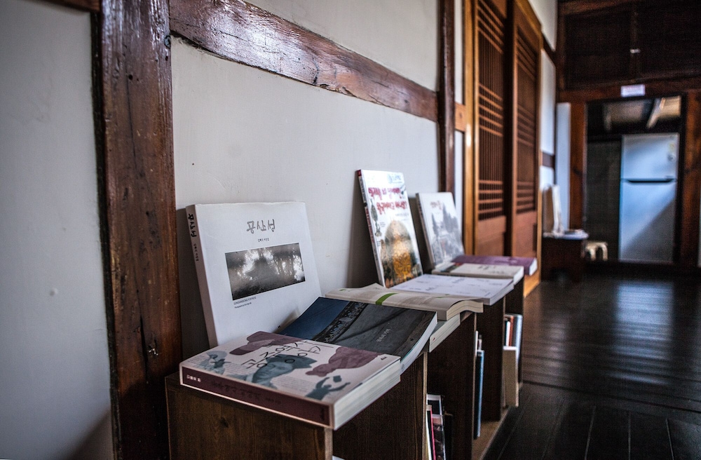bonghwangjae hanok