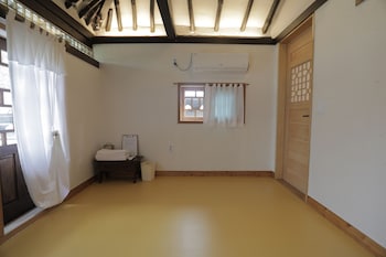 bonghwangjae hanok