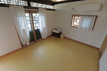 bonghwangjae hanok