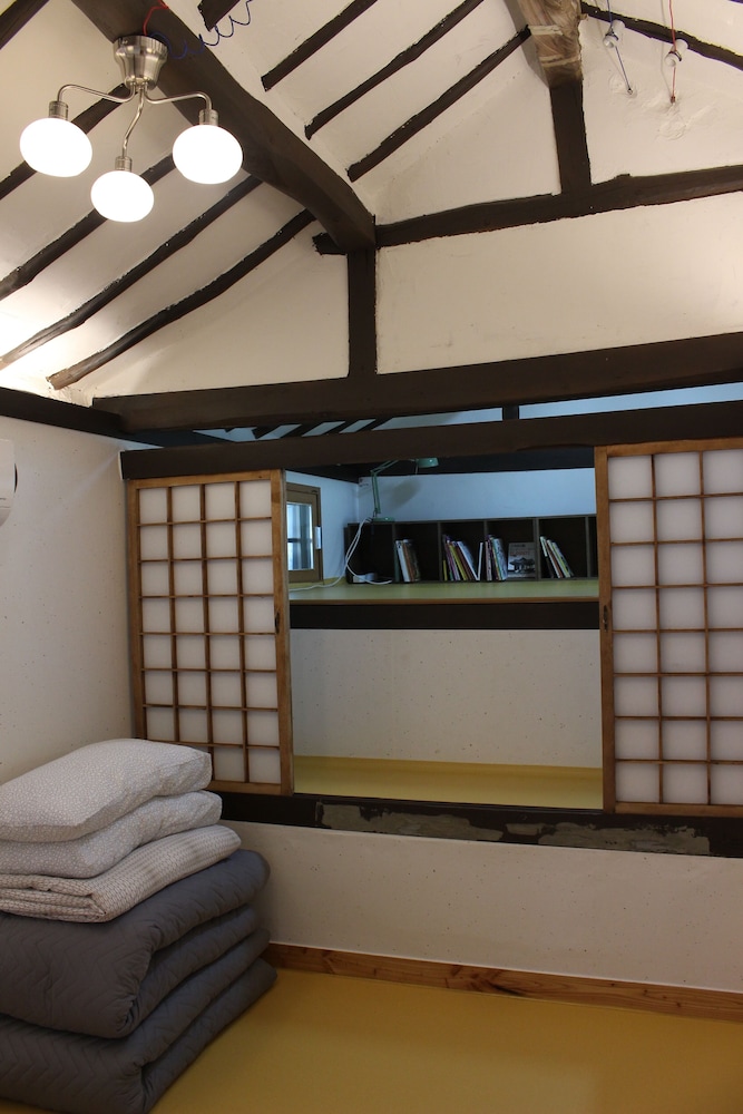 bonghwangjae hanok