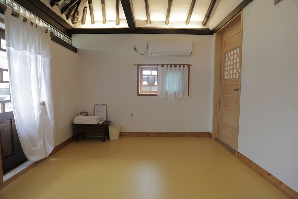 bonghwangjae hanok