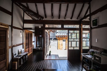 bonghwangjae hanok