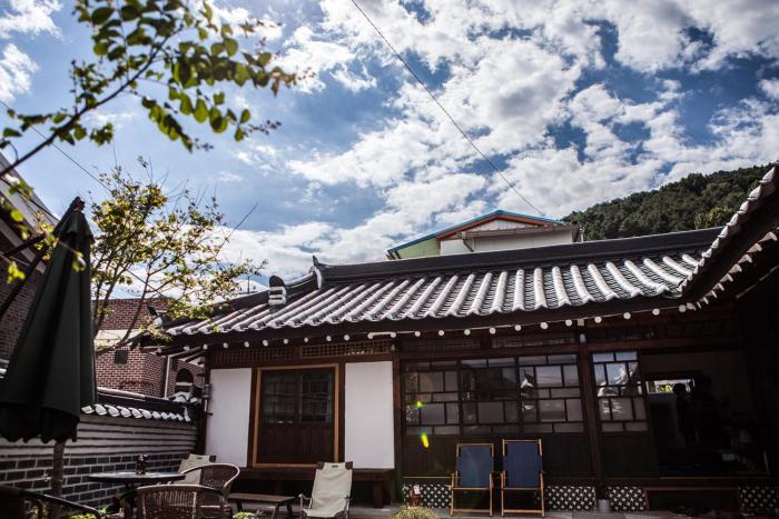 bonghwangjae hanok