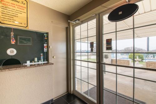 oyo hotel decatur tx hwy 287 northwest