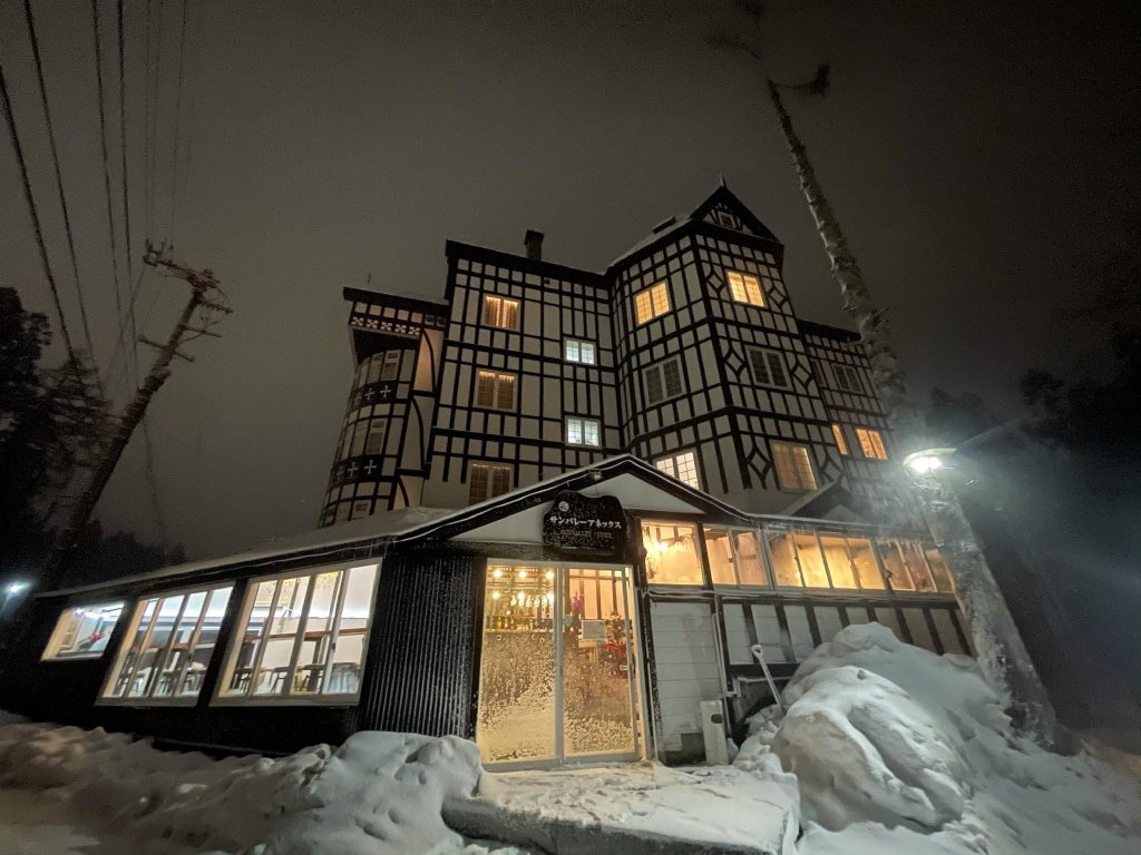 lift in hakubagoryu global ski resort